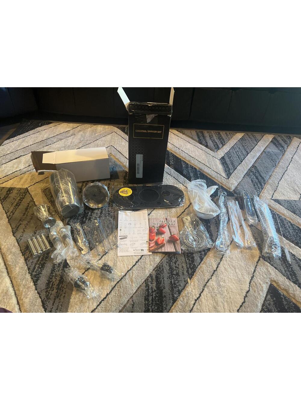 Complete Cocktail Shaker Set with Accessories and Acrylic Stand